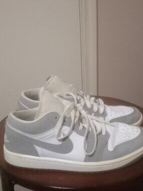 Air Jordan 1 Low White Wolf Grey Aluminum Sneakers DC0774-105 Womens Size 8.5